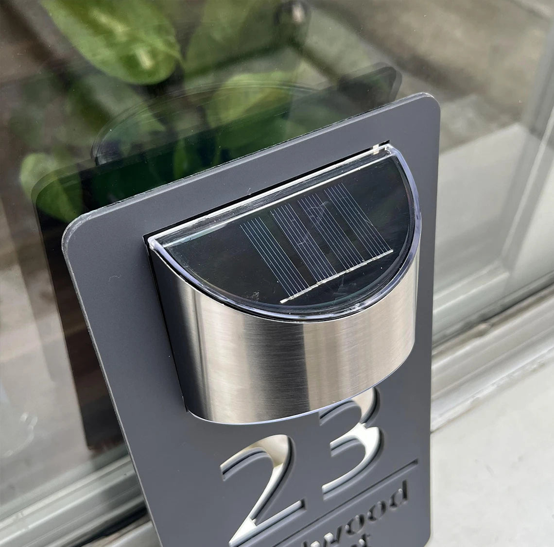 Numéro civique solaire personnalisé, style contemporain élégant