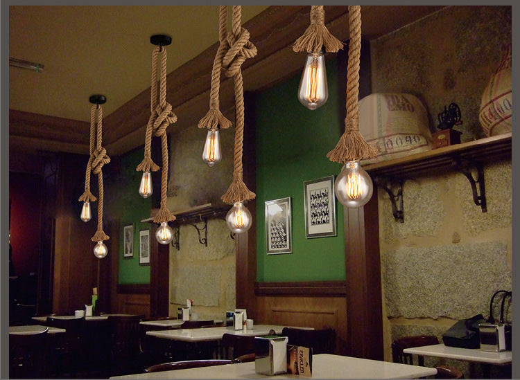 Lampe à suspension décorative en corde de chanvre. Lumière d'ambiance naturelle & esprit bohème.
